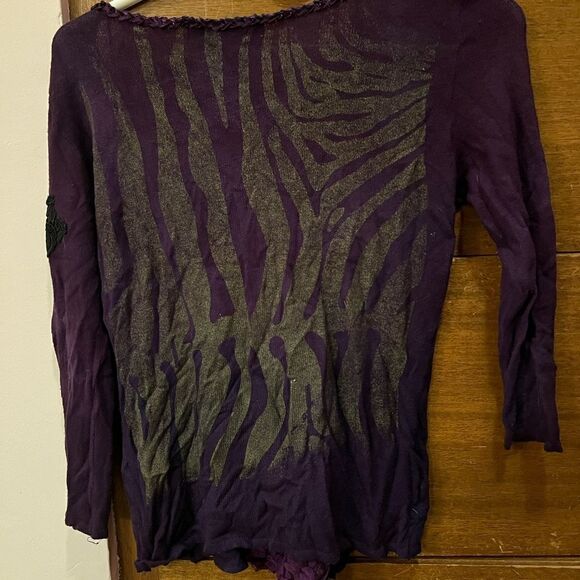 One of a kind beautiful lightweight purple pullover, appliqué and lace - Picture 5 of 7